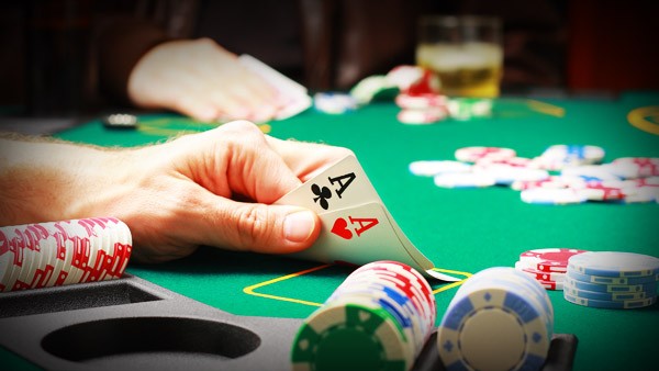 Connaître les enjeux stratégiques du poker et bénéficier de sa vocation grâce à la formation
